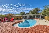 Spacious Home W/ Pool + Game Room / Near Riverwalk & Downtown! - Private Pools