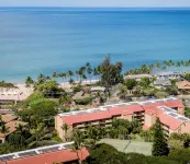 Newly Renovated Condo - Next to the beach!