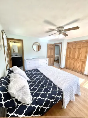 Bonnet Shores 6 Bed  3 Bath in Bonnet Near Weekend Neighborhood Shuttle to Beach - Wifi