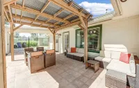 Spacious 4BR for Groups - 3 min to Woodlands Mall, Concerts & More!