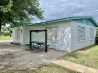 Cute little house within walking distance to food and the beach Hotels in Port O'Connor