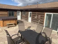 Scenic 3 bedroom cabin with hot tub - Wi-Fi