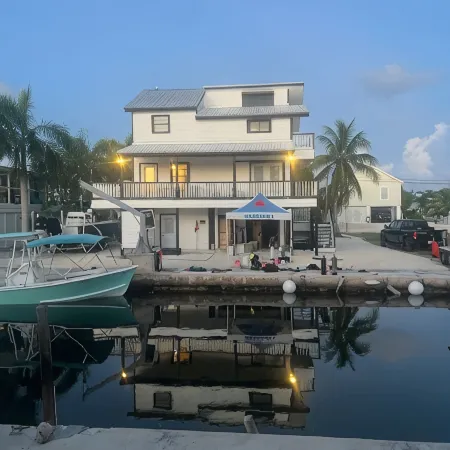 Big Pine Key, 3 BR, 2 1/2 Bath, Private Canal, Close to everything, KW