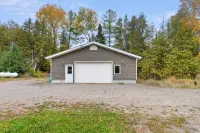 Luxury Beachfront Cottage w Hot tub, Sauna & Bar - Gym