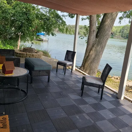 Private Beach Waterfront w/ Dock - Rock River Hideaway