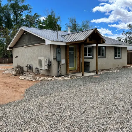 Cozy House - Close to biking/Pet Friendly