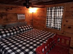 Cozy Cabin in the woods at Bluegill Lake Cabins