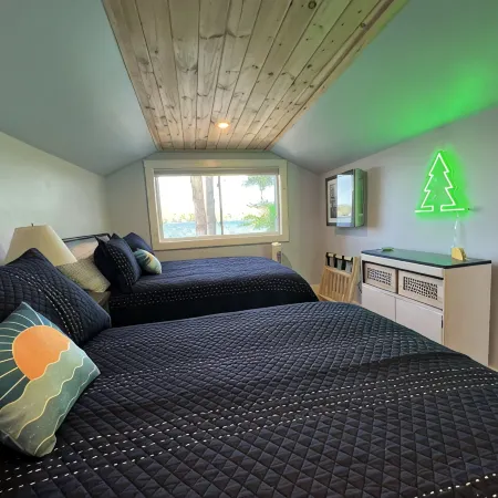 Cabin at Sunshine-Situated on the Sandy Shore of Long Lake