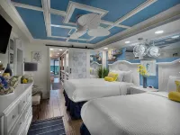 Monterey Bay Suites - Balkoner