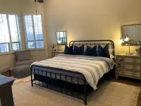 Resort Living! Quiet Lakefront Home. Pool, large shaded patio, fishing, sleeps 9