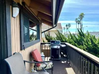 Mid-Century Beach Lodge- 1 Block to Beach!