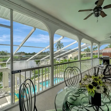 Waterfront/Kayak with Manatees/Heated Pool/Bikes/Firepit/Fish/close to Beaches