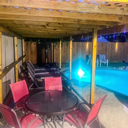 Peaceful Home 10 minutes to Downtown, Shopping mall, Restaurants and Night Clubs