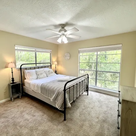 2 BDRM Treehouse Hideaway- Lake Conroe | Boat ramp