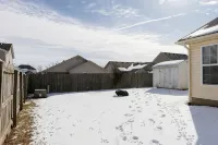 "The Dawning House" - Peaceful Modern Stay w/ Yard