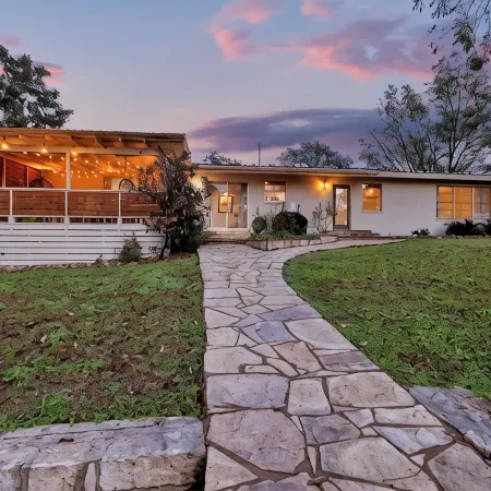 Luxury Lakefront Oasis with Boat Dock-Firepit