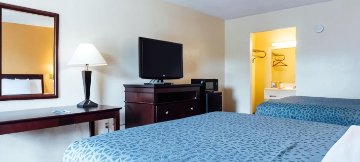 Rodeway Inn & Suites Hotels in Carroll County