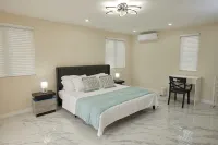 Luxury 6BR Villa w/ Pool, Rooftop Deck & lower level Lounge/ 2 Car garage/AC