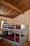 Cozy 4-bedroom chalet with WiFi, AC, fireplace in adventurous Mad River Valley - 3-Star