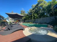 The Byron Beachcomber - Beach