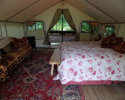 Glamp Richard on Adirondack Flower Farm Hotels in Johnsburg