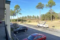 Super Inn & Suites by OYO Milledgeville - Parking