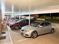 Glen Innes Lodge Motel - parking