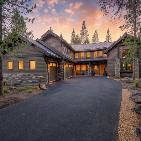 Alpine Lodge Sunriver, 5 Br Luxe, Sharc, Hot Tub, King Suites, EV, Ft Rock Park