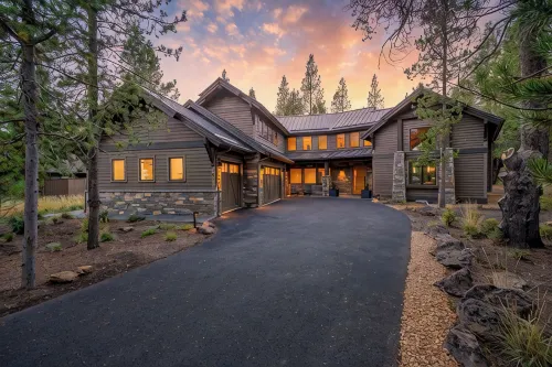Alpine Lodge Sunriver, 5 Br Luxe, Sharc, Hot Tub, King Suites, EV, Ft Rock Park - Boutique