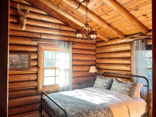 A Western Cabin Retreat in the Heart of Billings. - Homestays