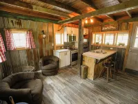 Stay in the Barn! Bedroom in the Hayloft! 칠리왝 호텔