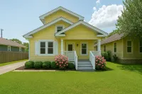 Charming 3-bedroom cottage in Seabrook, Texas - 3-Star