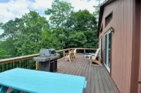 Scenic VIEWS! Pool table - Fire Pit - River Access - Arcade