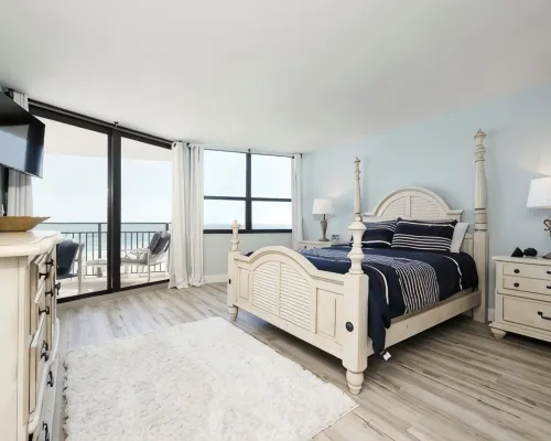 Direct Ocean Front Condo steps away from the Beach! Hotels in Ponce Inlet