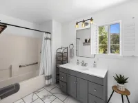 Happy Trails West Inn Hotels in Tropic