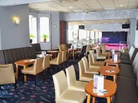 Lyndene Hotel Hoteles cerca de Playa Central