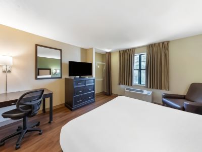 Extended Stay America Select Suites - Rockford - State Street