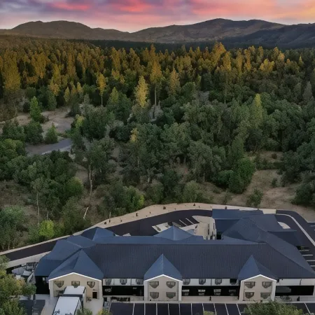 The Inelle, Oakhurst Yosemite, a Tribute Portfolio Hotel