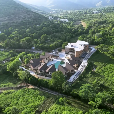 The Qualia Resort Club & Brewery Hoteles cerca del Aeropuerto Maharana Pratap