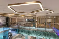 託盧卡加萊里亞斯梅特佩克智選假日酒店 - 親子