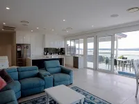 Spectacular water views & entertaining spaces Hotels in Corlette