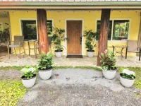 Rainforest Retreat w/Outdoor Fireplace & Hot Tub - Bungalows