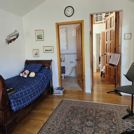 San Francisco Suburb French farmhouse - great location