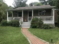 Quintessential Cottage Near Beaches and Newport Center. - Kitchens