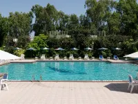 Avari Towers Karachi - Rooftop Pools