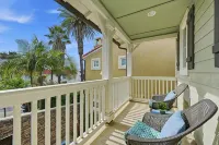 Luxurious 4Br Home Steps from Beach-Big Hot Tub,Fire Pit,AC,Bikes, 2 King Beds - 早餐