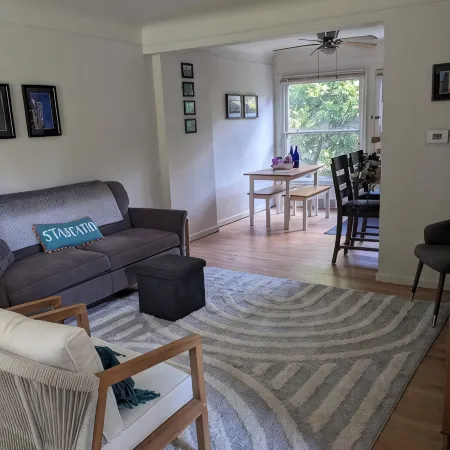 Fantastic 2-bedroom townhome, 2 blocks from Michigan Stadium!