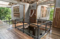 The Flying Fish Hostel - Hostels