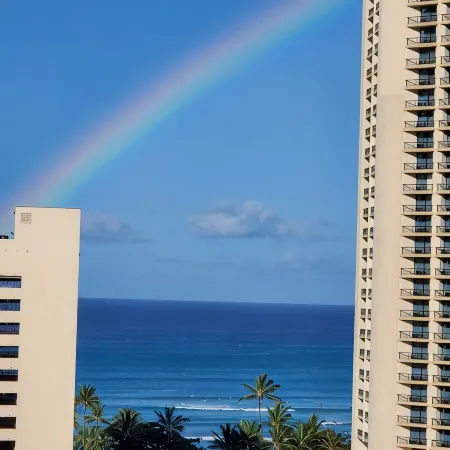 Wake up in paradise with a touch of Hawaiian rainbow