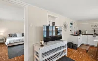 Location! Location! Location! in the Middle of Downtown Mt Dora! - Homestays